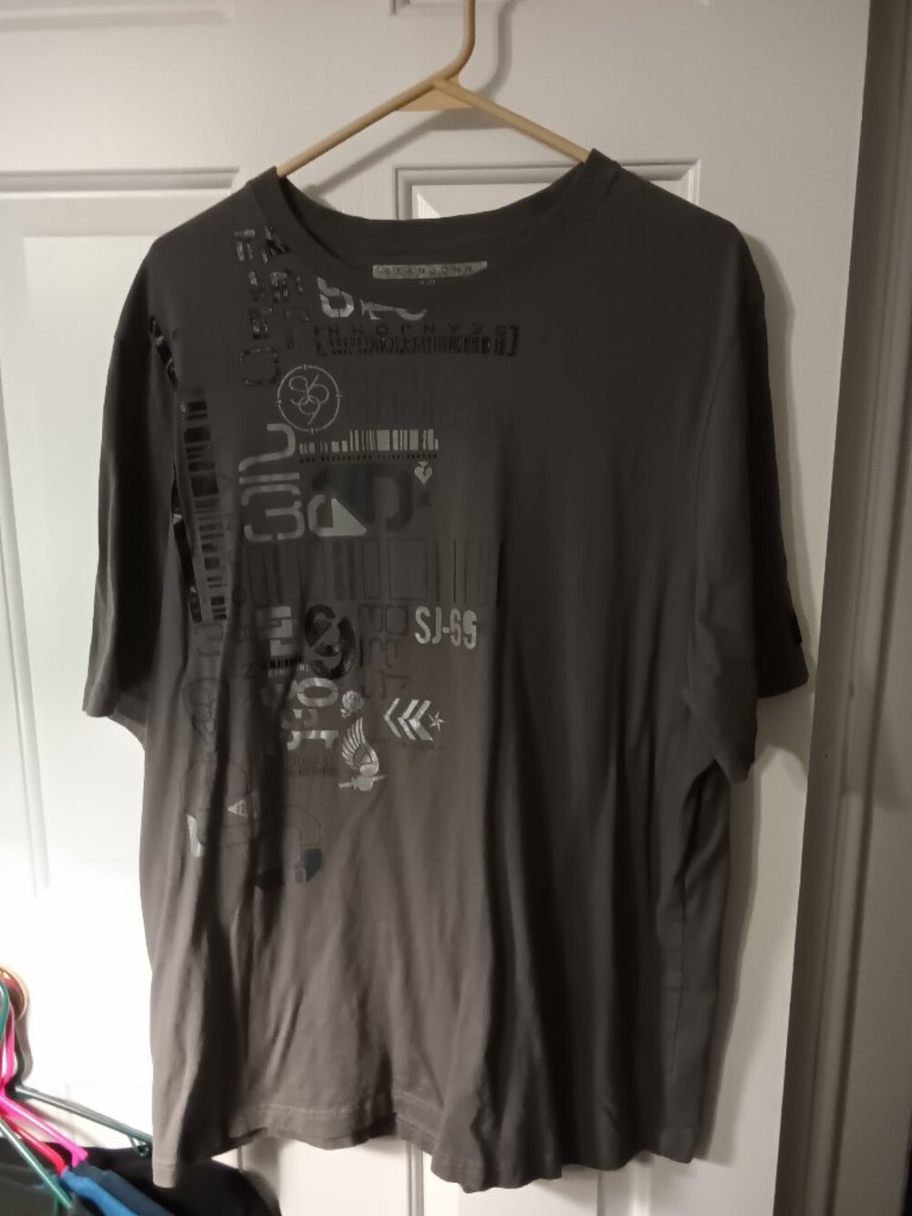 Sean John Men's Short Sleeve Graphic Tee in Charcoal Gray